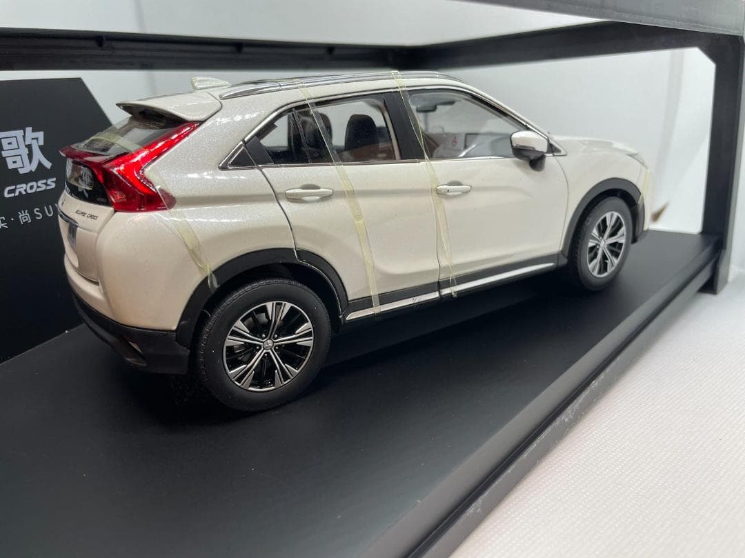 305-109 三菱 1/18 エクリプス クロス  ホワイト