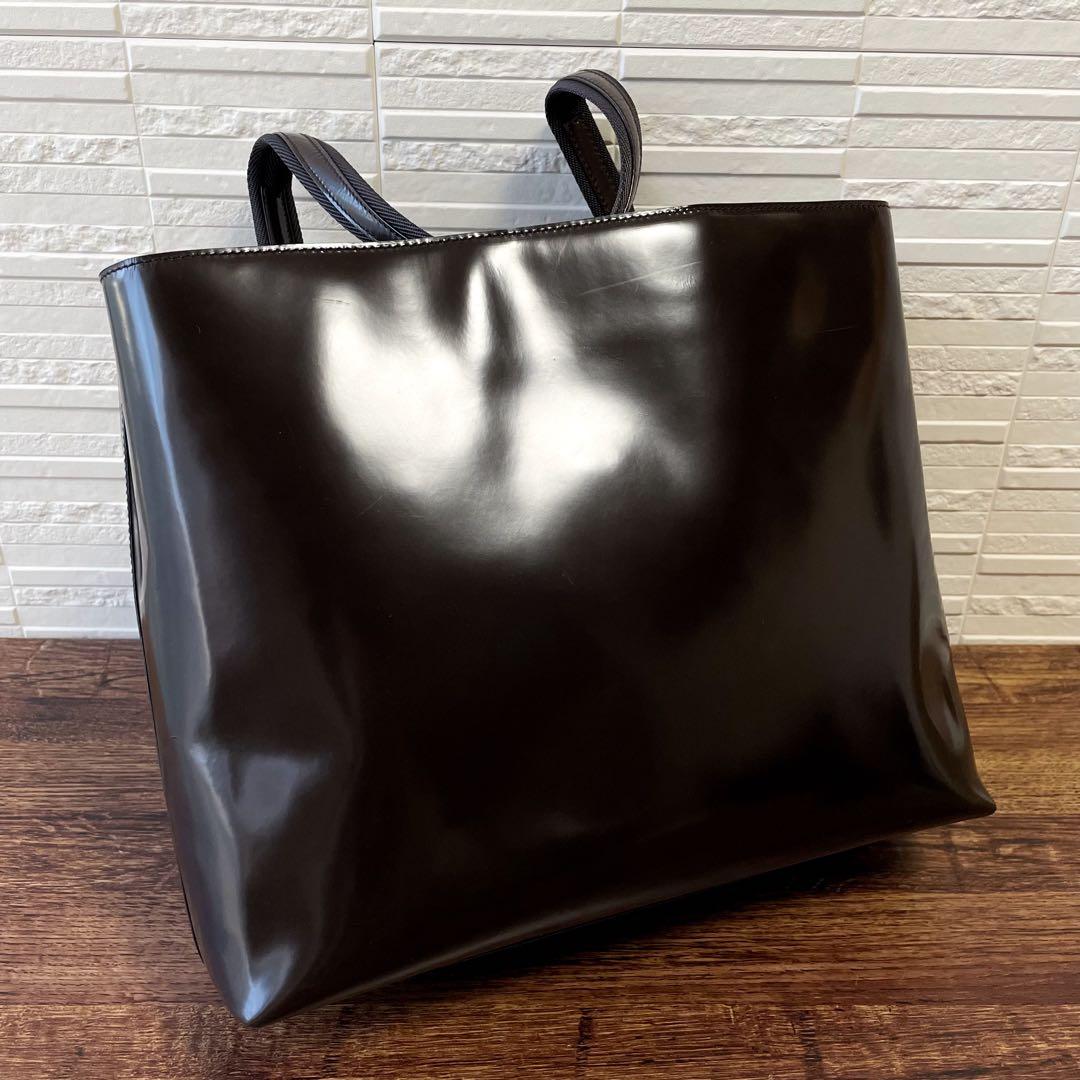 良品 プラダ エナメル パテントレザー ハンド バッグ ダークブラウン.