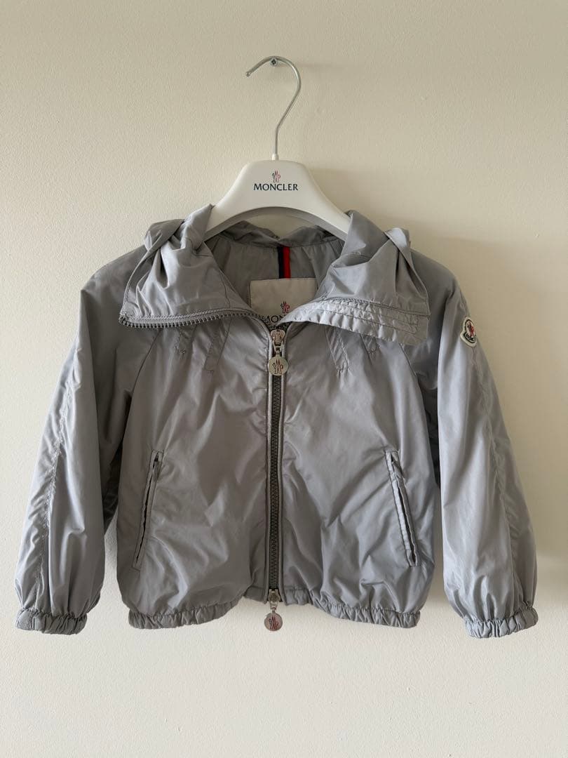 〈クリーニング済み〉モンクレール ナイロンジャケット フード付き ワッペン有り