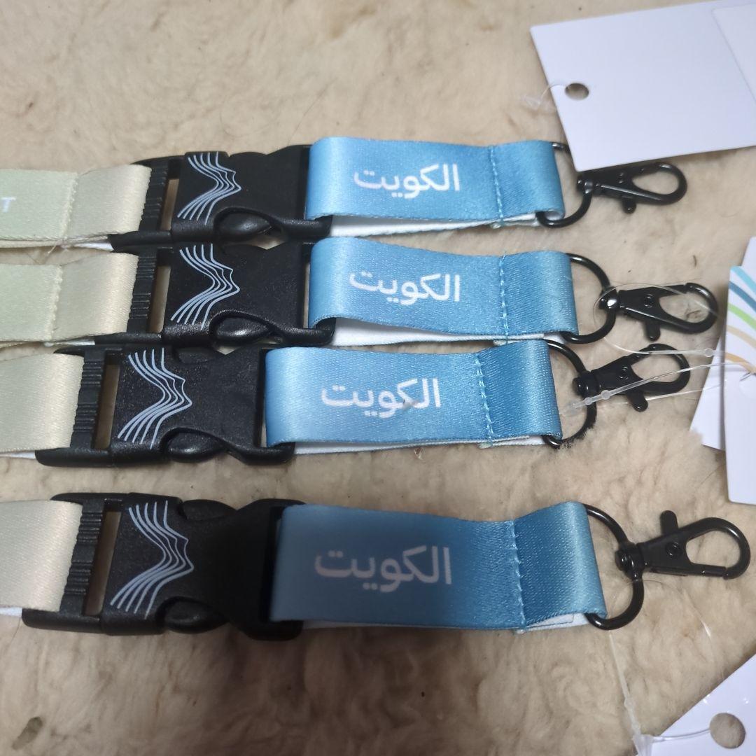 クウェート 万博限定 ピンバッチ2つと 大人気の首からかけるストラップ4本