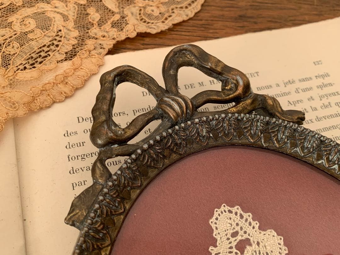 フランス 蚤の市 リボンモチーフ フレーム レース入り ブロカント