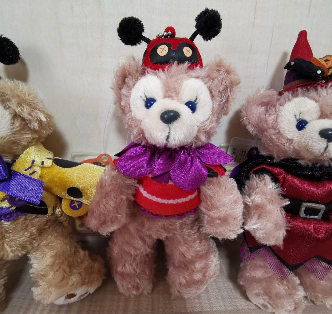 ハロウィン限定ダッフィーシェリーメイぬいぐるみバッジ - メルカリ