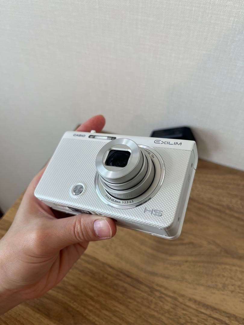 CASIO EXILIM EX-ZR70(ホワイト)デジカメ 充電器付き