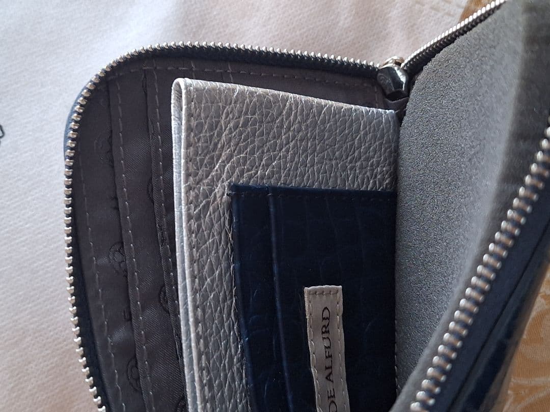 サロンドアルファード　 L字型型押し財布