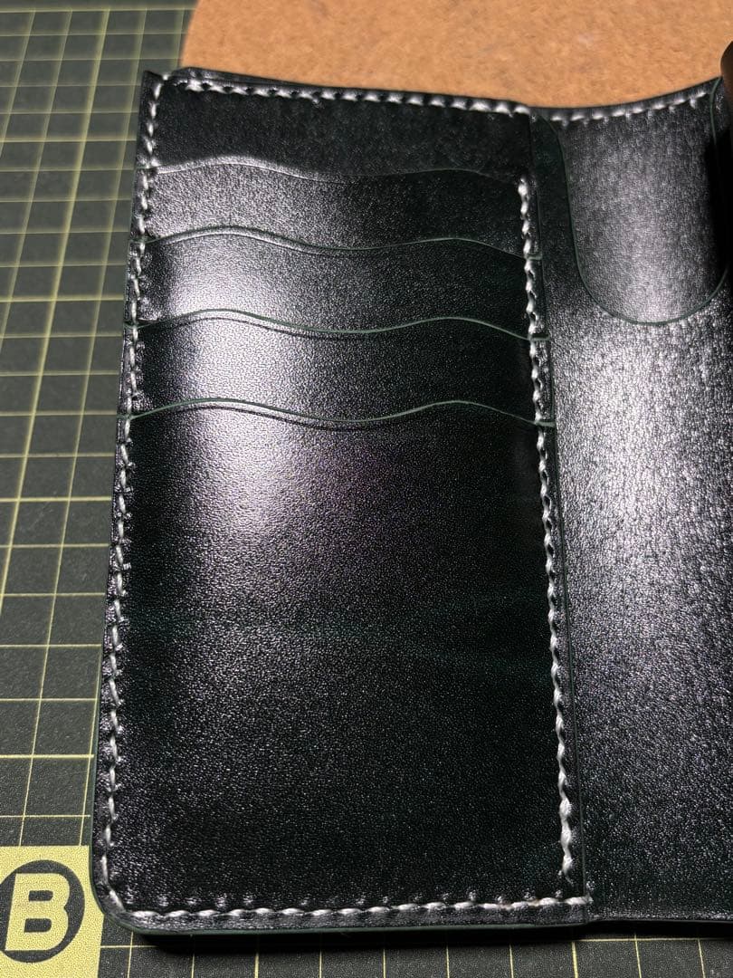 ミドルウォレット　ベルギー産　ルガト　ハンドメイド