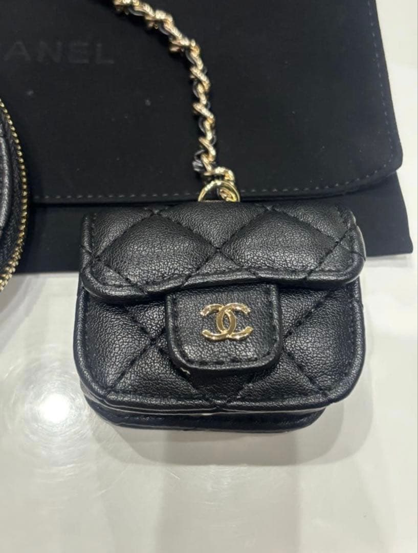 CHANEL イヤーズギフトマトラッセケース AirPodsケース