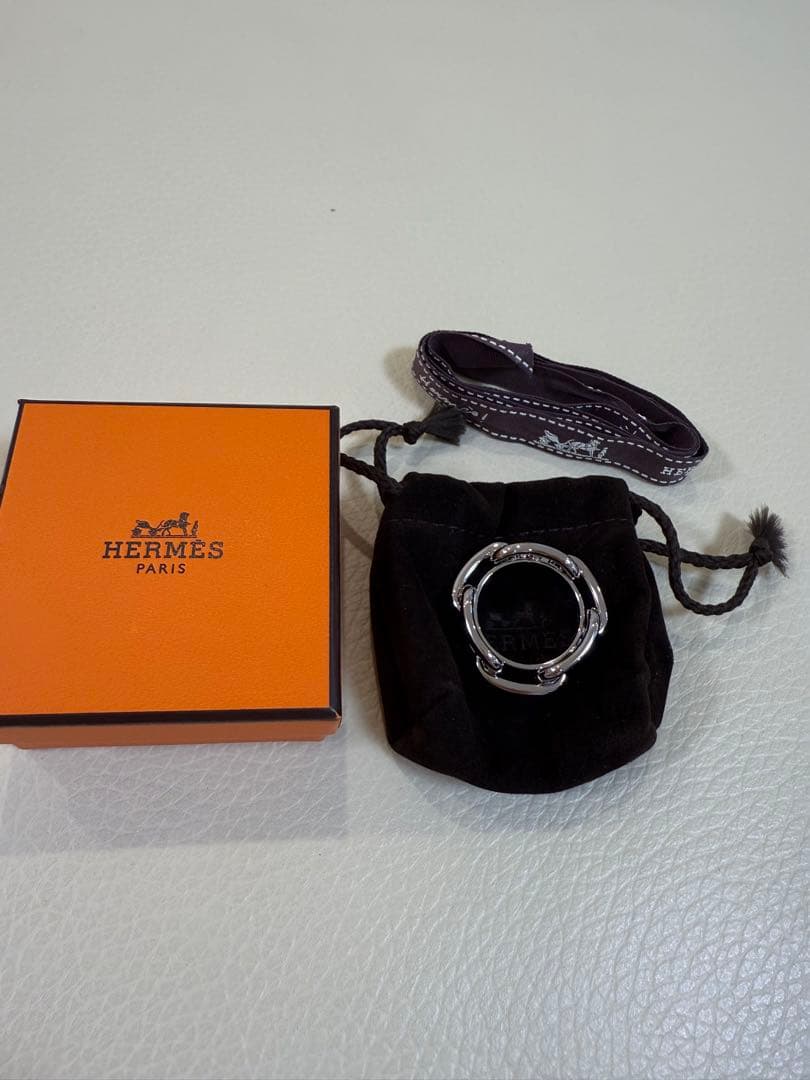 新品未使用エルメススカーフリング 90 レガートシルバー