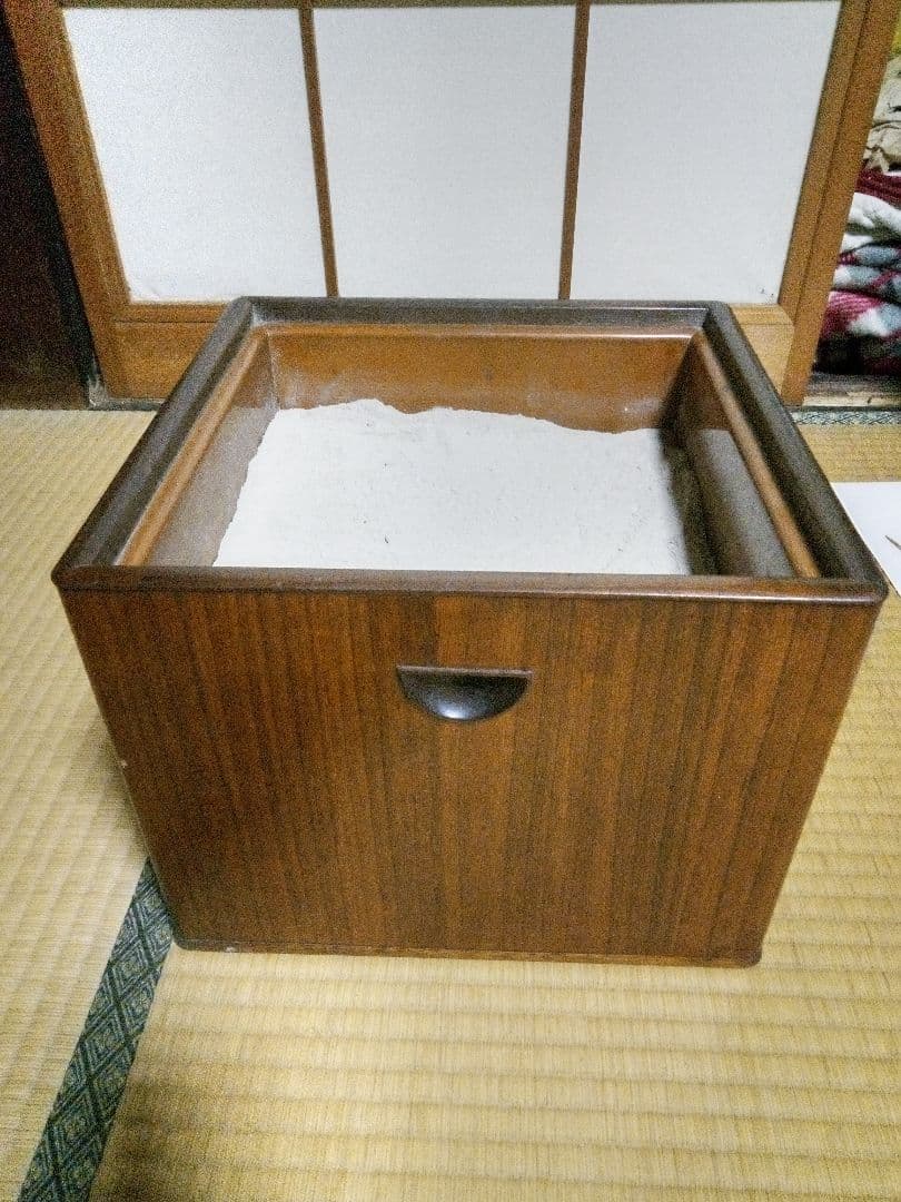 昭和レトロ 木製四角火鉢 昭和レトロ 木製四角火鉢 昭和初期の手炙り木製