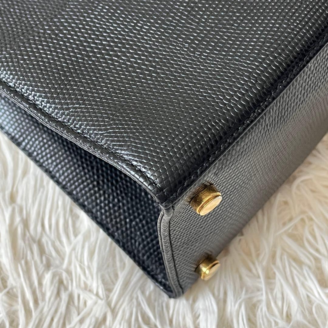 美品✨サルヴァトーレフェラガモ　ハンドバッグ　ヴァラ　VARA ブラック　レザー