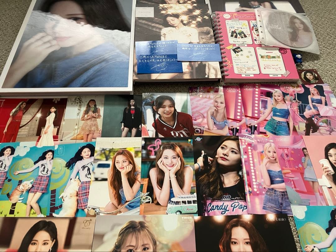 TWICEツウィグッズセット TWICE ツウィ 缶バッジ トレカ うちわ グッズ