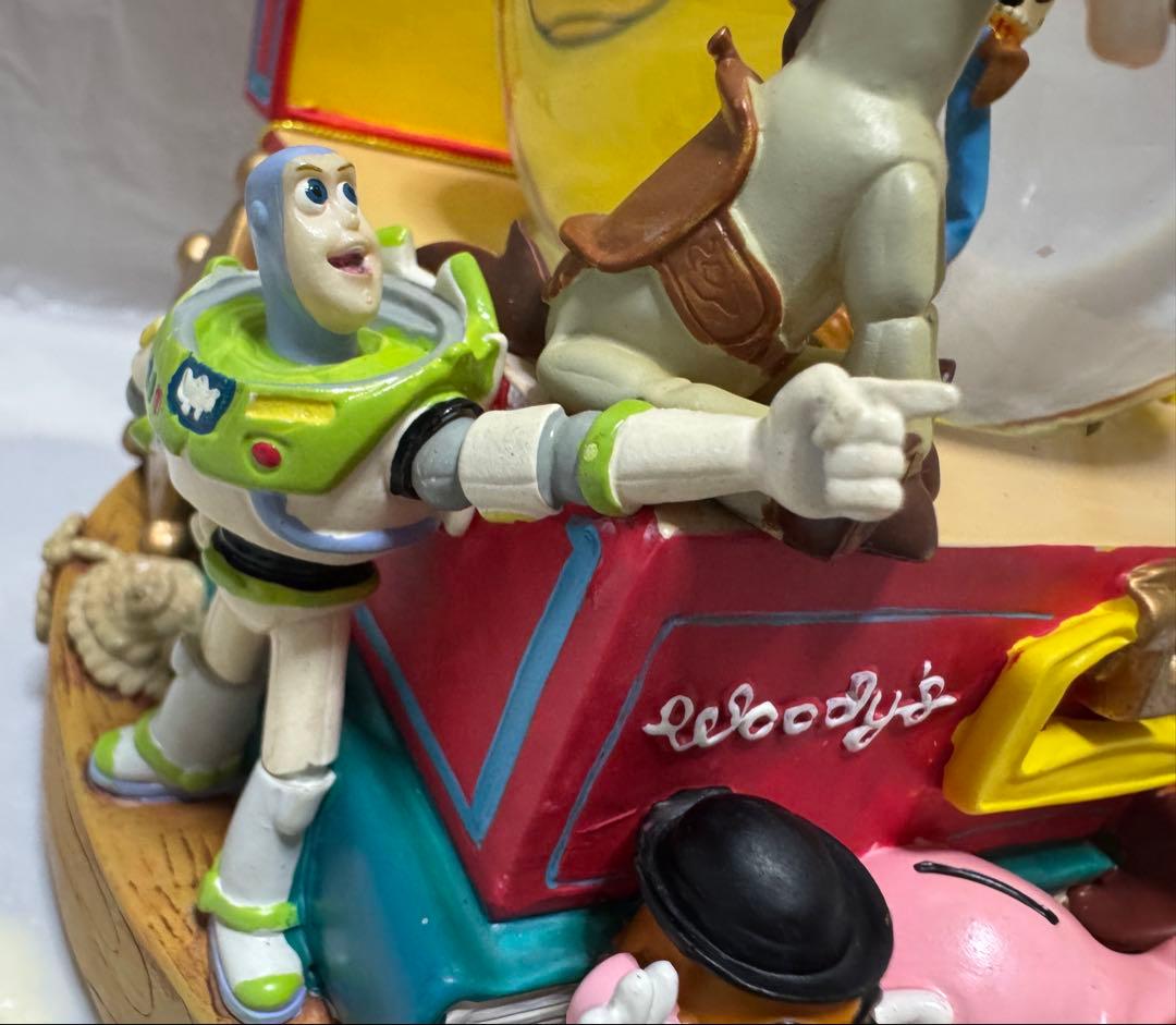 ディズニーストア トイストーリー2 オルゴール付きスノーグローブ