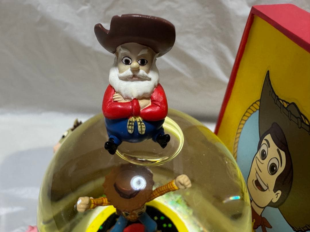 ディズニーストア トイストーリー2 オルゴール付きスノーグローブ