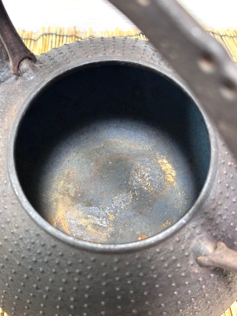 ＵＳＥＤ、美品　南部薫山工房１５型九重アラレ　南部鉄瓶　南部鉄器　鉄瓶