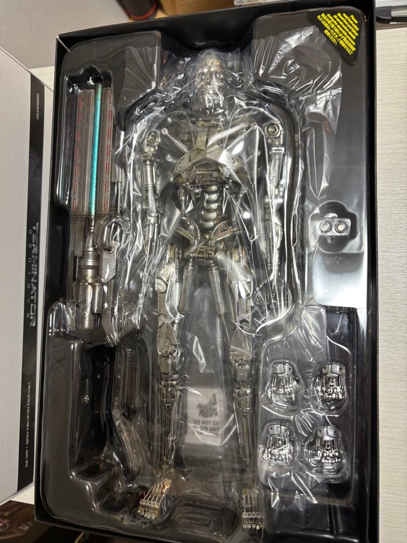ホットトイズ ターミネーター ジェネシス版 エンドスケルトン 1/6 フィギュア