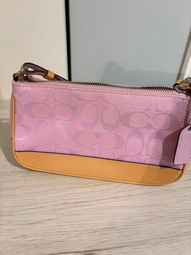 新品COACH コーチ　アクセサリーポーチ シグネチャー　ピンク 希少カラー