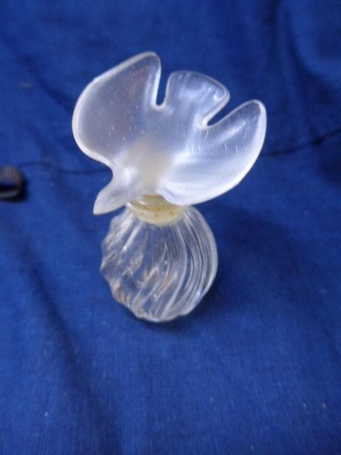 ヴィンテージです。ニナリッチのラリックの香水瓶です。鳥がイメージ