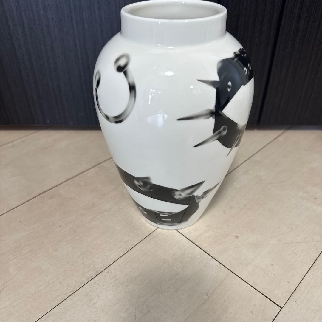 Ceramic Vase Supreme Alphabet Supreme Studded Collars Vase 楽天
