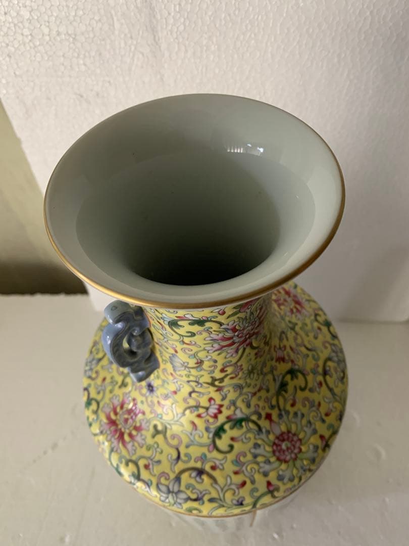 黄地粉彩纏枝蓮瓜菱開窓四季花題詩双