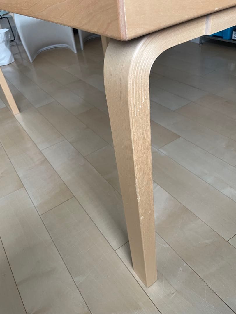 artak ホワイト　ダイニングテーブル　artek TABLE 82A