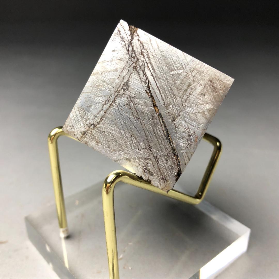 アルタイ隕石 メテオライト 立方体 鉄隕石 重さ199g - メルカリ