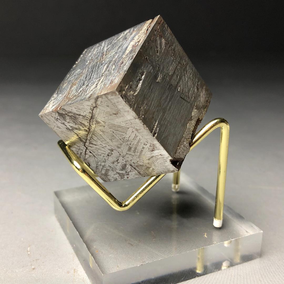 アルタイ隕石 メテオライト 立方体 鉄隕石 重さ199g - メルカリ