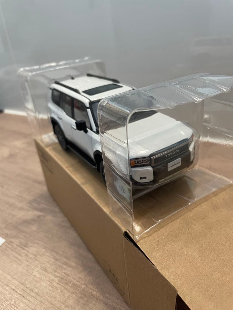 角目 プラチナホワイトパールマイカ ランクル250 色見本1/30(非売品)