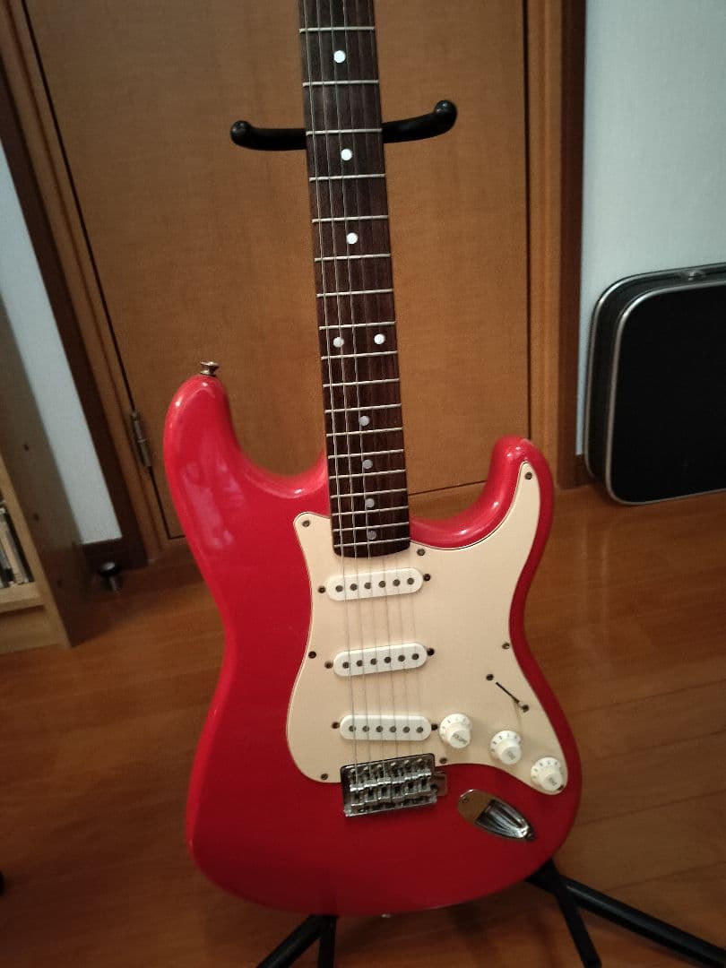Squier ストラトキャスター　by fender スクワイア　エレキギター Squier by Fender SONIC STRATOCASTER HSS Maple Fingerboard White