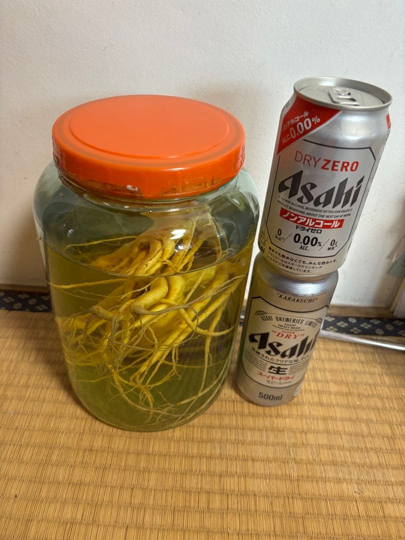 高麗人参の根入りガラス瓶