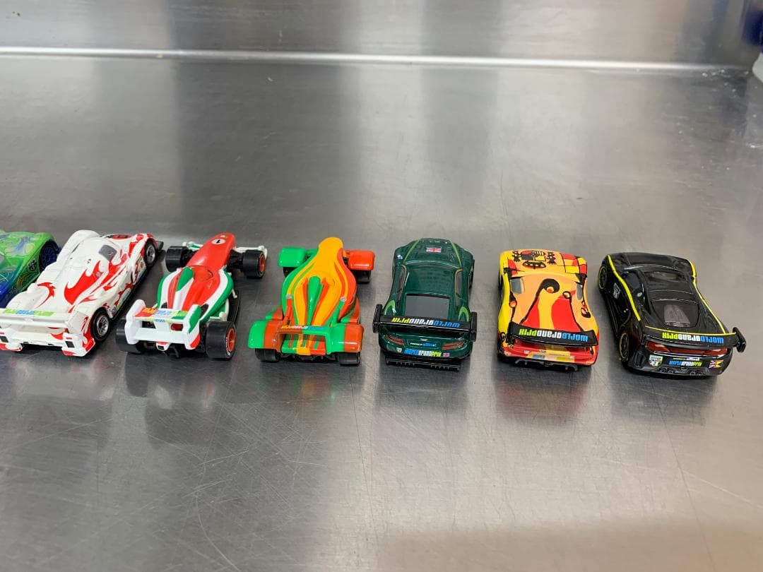 カーズ　トミカ　ワールドグランプリ12台セット（ルイスハミルトン等）