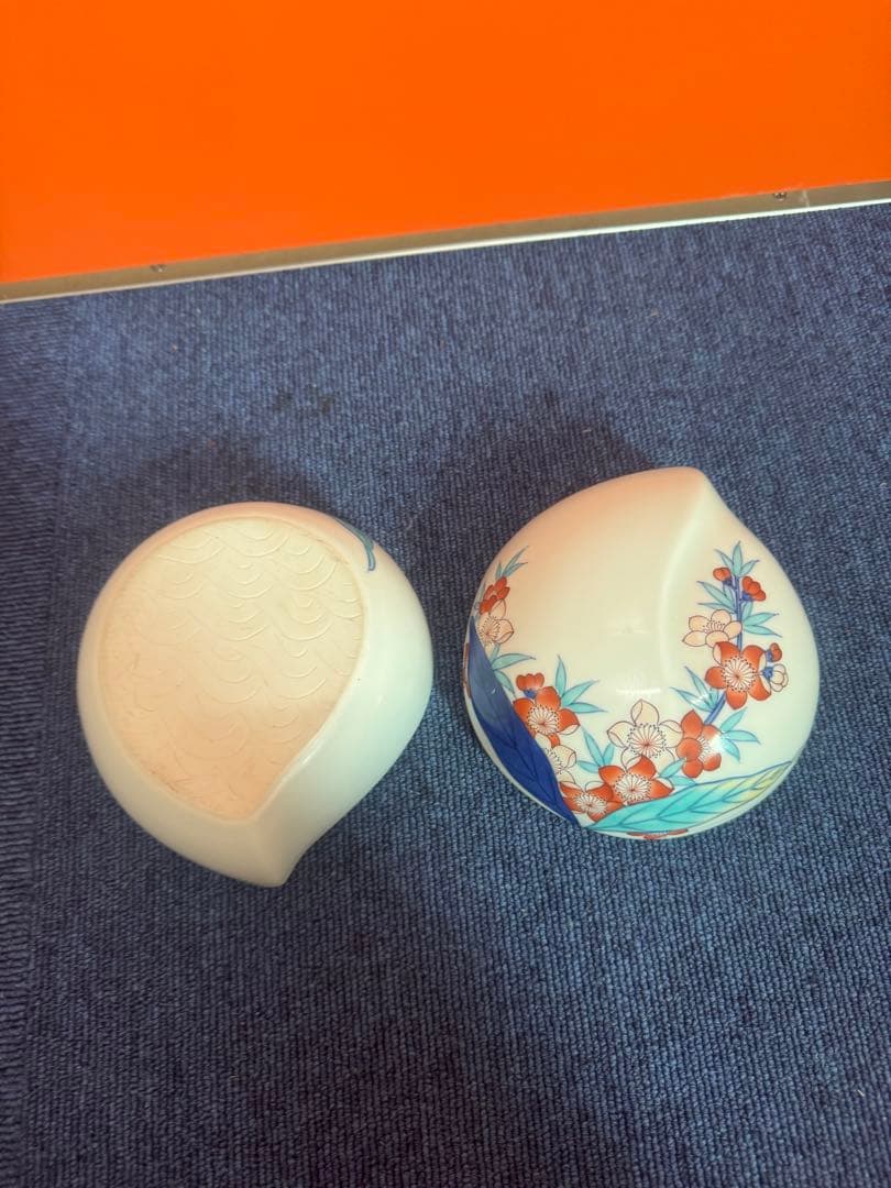 1685 鍋島 畑萬陶苑 色絵桃文 桃形蓋物