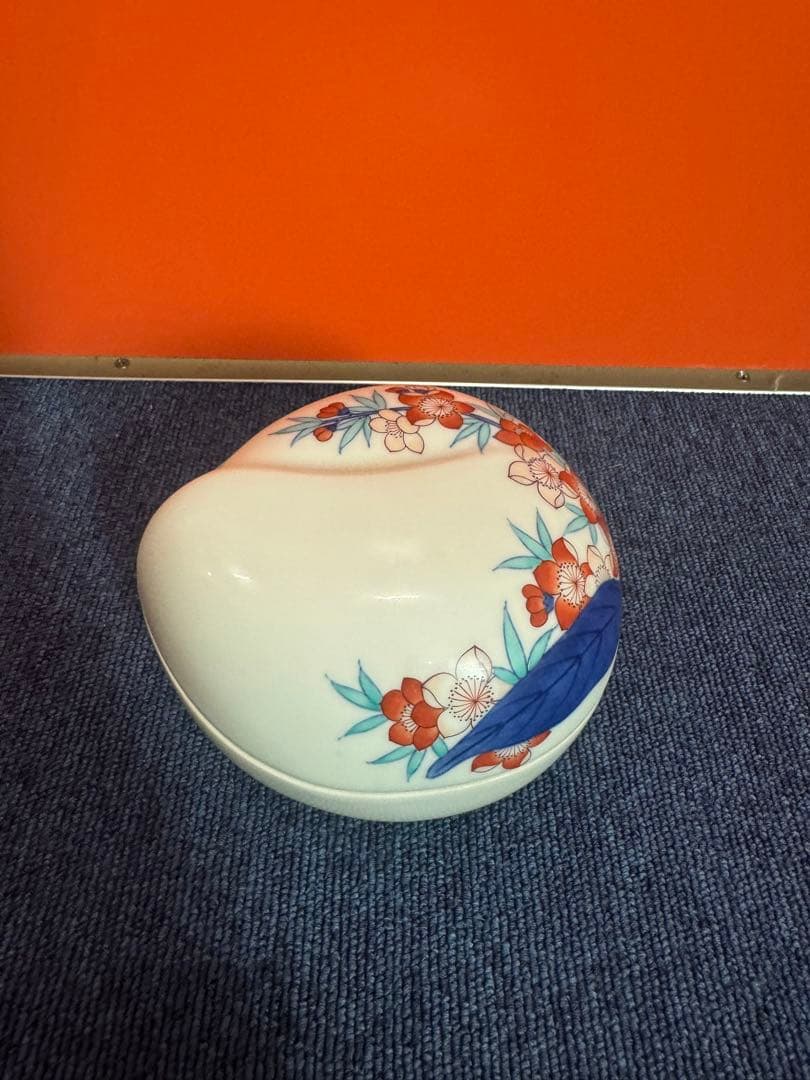 1685 鍋島 畑萬陶苑 色絵桃文 桃形蓋物
