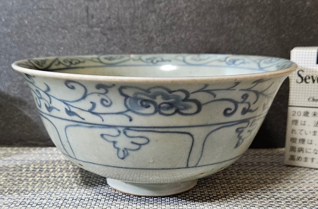 中国古美術　中国古陶磁器　古玩　明朝明代　青磁　青華　古染付　唐草文様　鉢