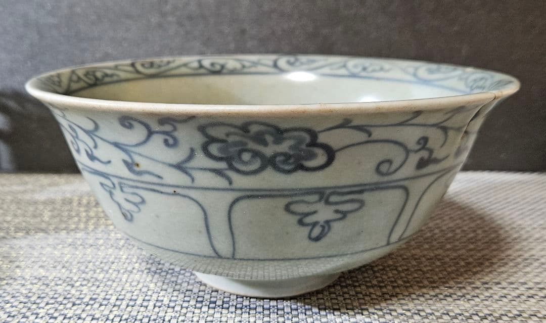 中国古美術　中国古陶磁器　古玩　明朝明代　青磁　青華　古染付　唐草文様　鉢