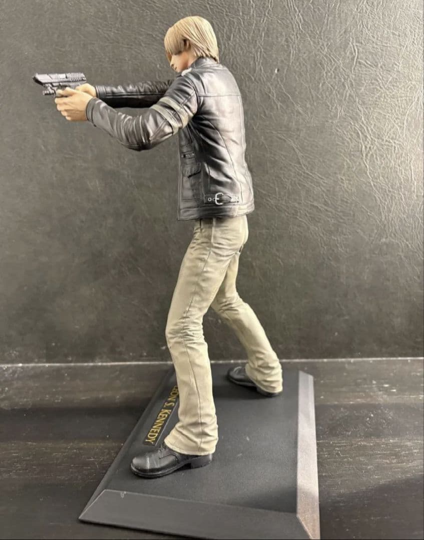 カプコンフィギュアビルダー クリエイターズモデル レオン・S