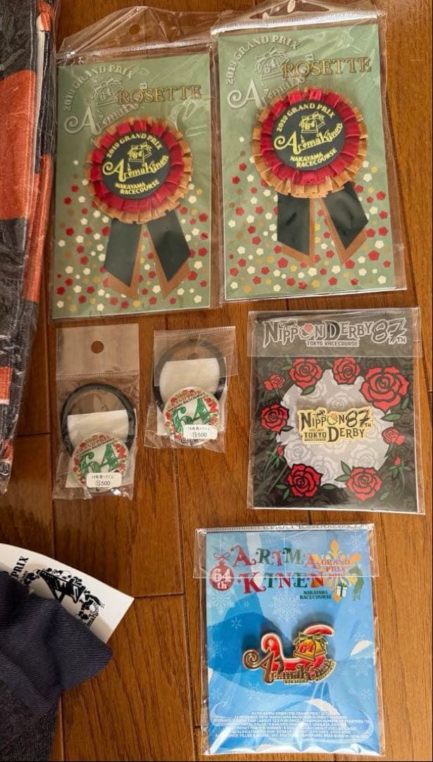 【競馬】タオル.帽子.ヘアゴム.ネックストラップ.ピンバッチ他14点セット