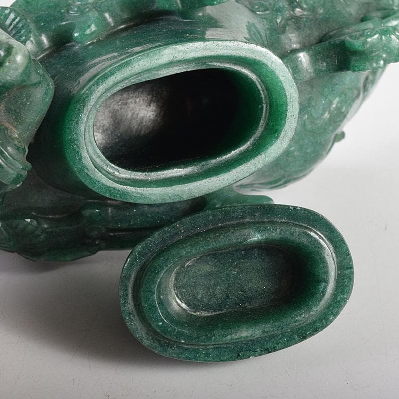 中国 玉石碧玉彫刻 神獣形 飾壷 置物 唐木台付 U R8768