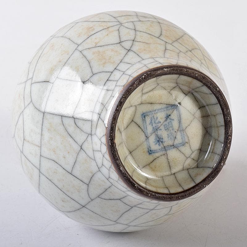 中国 大明成化年製 哥窯 白磁 金糸鉄線 氷裂文瓶 M