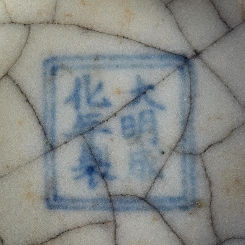 中国 大明成化年製 哥窯 白磁 金糸鉄線 氷裂文瓶 M