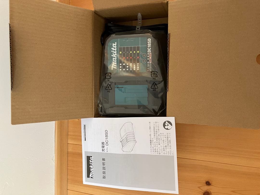 新品未使用Makita 扇風機 CF203DZW 充電器DC18SD セット品