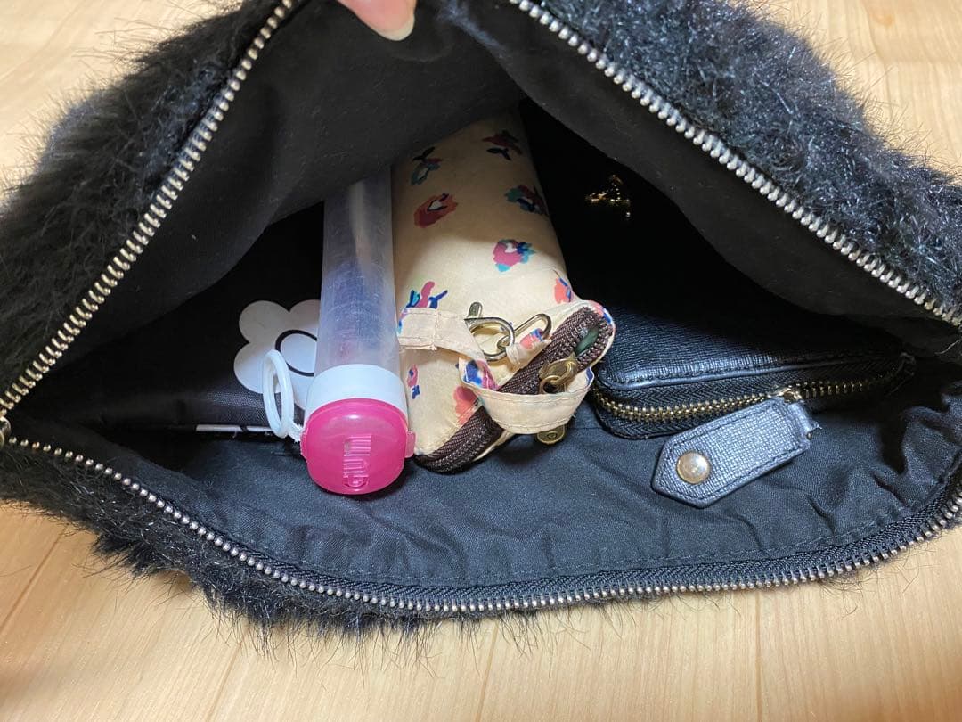 PUNYUS フェイクファークラッチバッグ 黒 - メルカリ