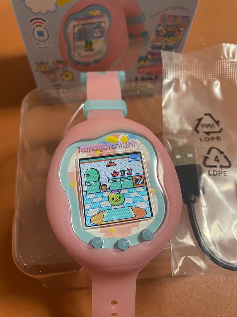 Tamagotchi Uni ピンク USBケーブル付き