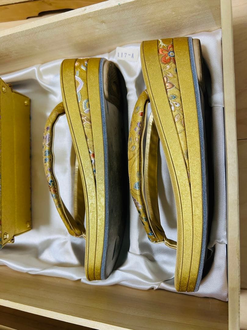 老舗和装 京都『伊と忠 長嶋成織物 瀞金錦 草履 ハンドバッグ』二箱セット 美品