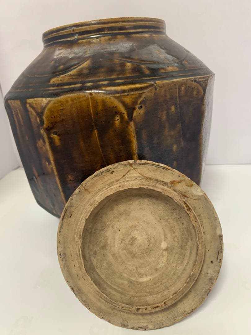 李朝　韓国美術　飴釉　面取大壺　 蓋付き　送料込み