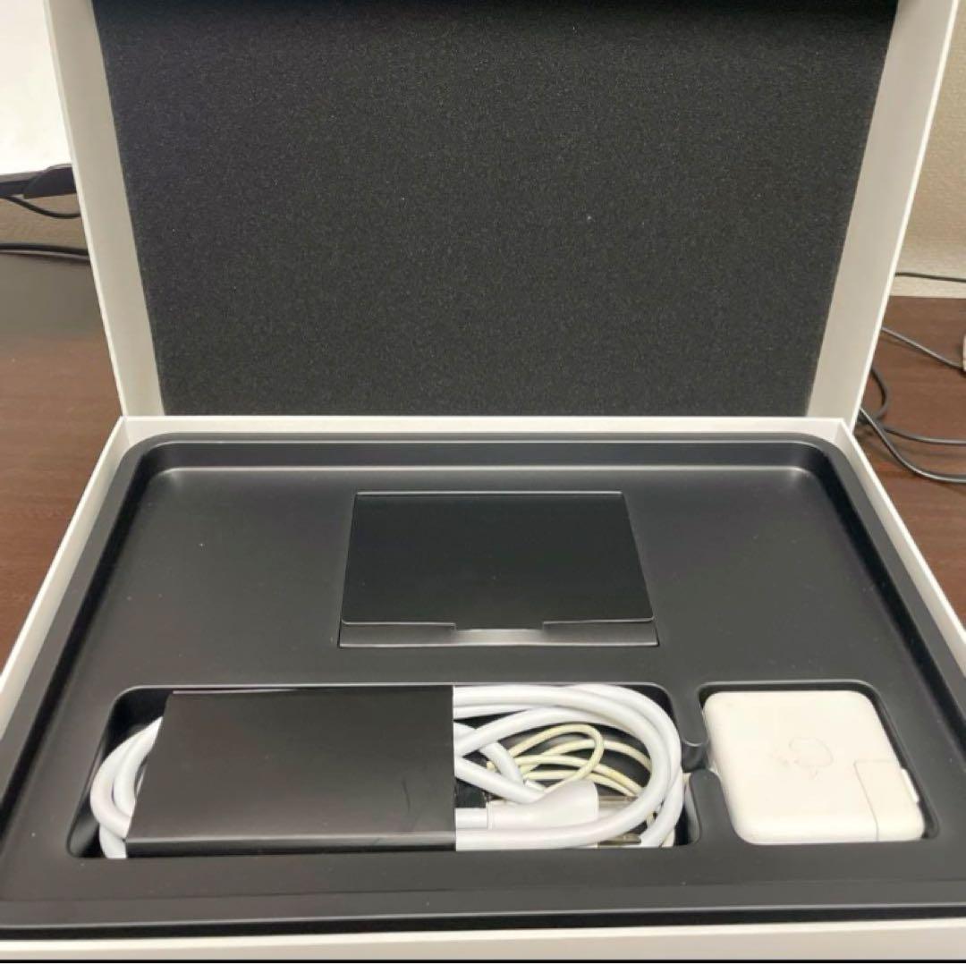 MacBook Air本体と付属品 シルバー MacBook 本体 充電器付属 MacBook