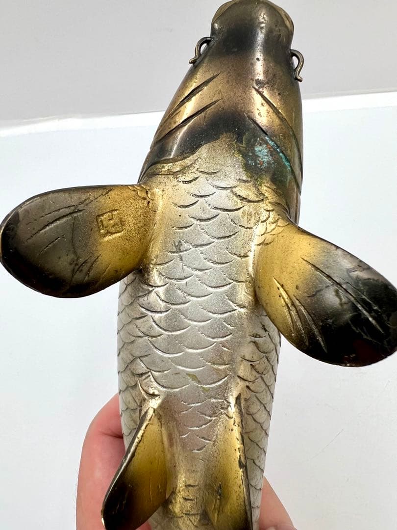 双鯉 在銘 金銀 ２匹揃 金属工芸 置物 縁起物 鯉 在銘