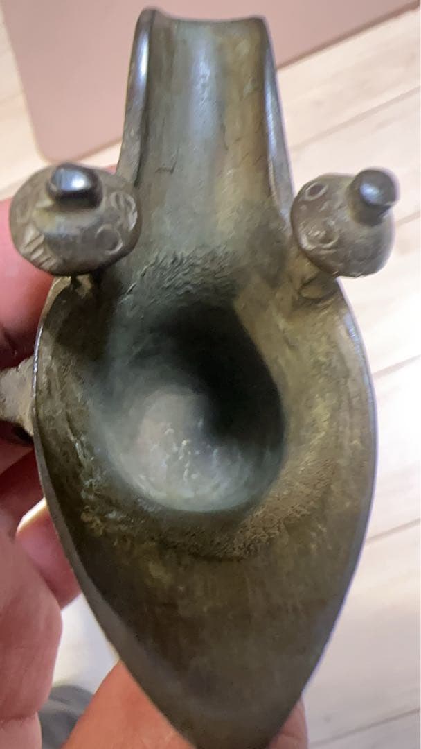 ト*ワ様 酒器，爵杯，金属製三脚型工芸品 幾何学模様