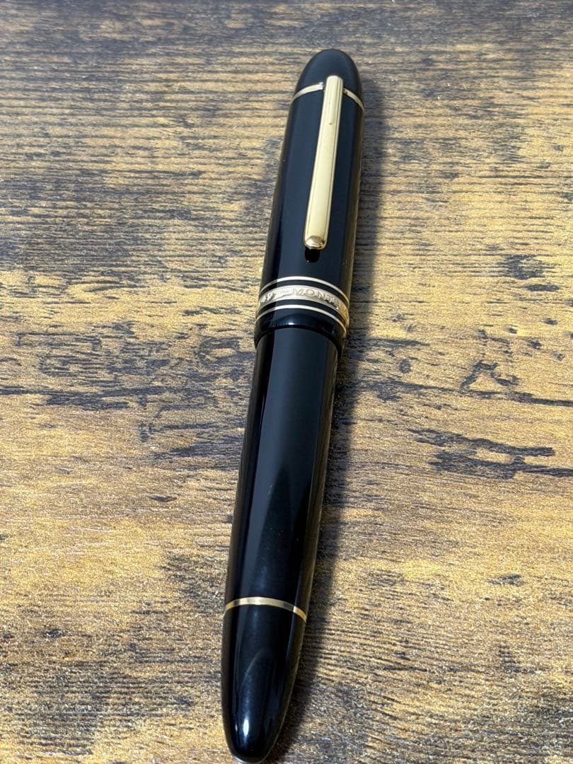 未使用に近い　シール付　ヘミングウェイ芯 18K 中白 モンブラン　万年筆　中字