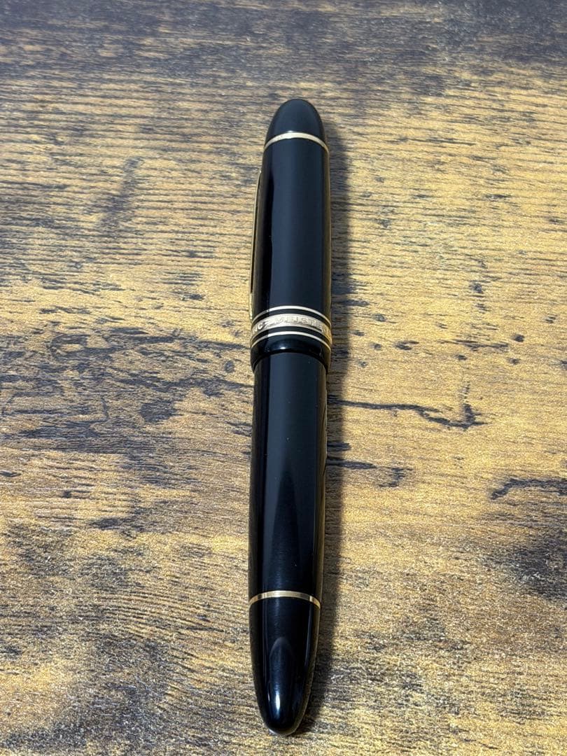 未使用に近い　シール付　ヘミングウェイ芯 18K 中白 モンブラン　万年筆　中字