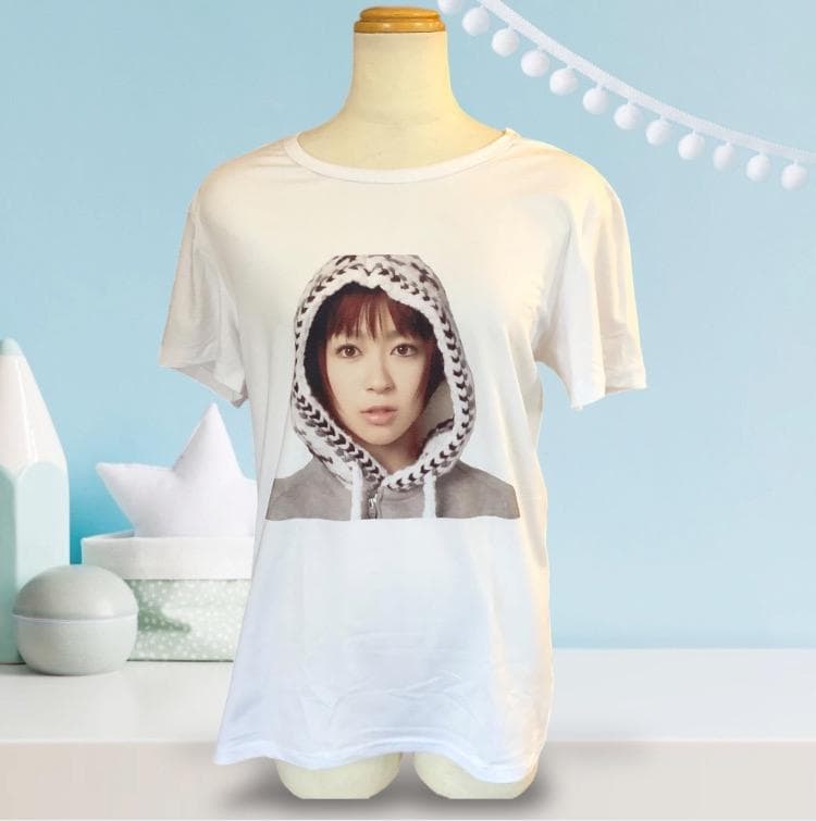 即日発送】宇多田ヒカル希少 プリントロゴ ホワイトTシャツ XL - メルカリ