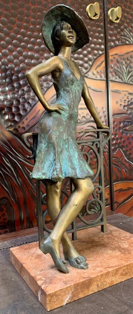 Laszlo Kutasの立像